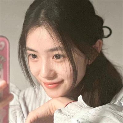 照片里的伴娘